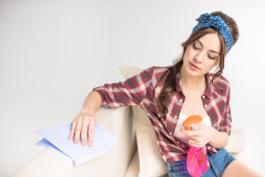 בעת ניקוי ריפודים באופן עצמאי יש לשים לב לא להרטיב את הכתם יותר מדי, לדלל את חומר הניקוי כנדרש ולנגב בעדינות באמצעות מטלית לחה